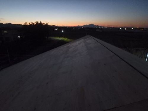 大自然の中に建つ家